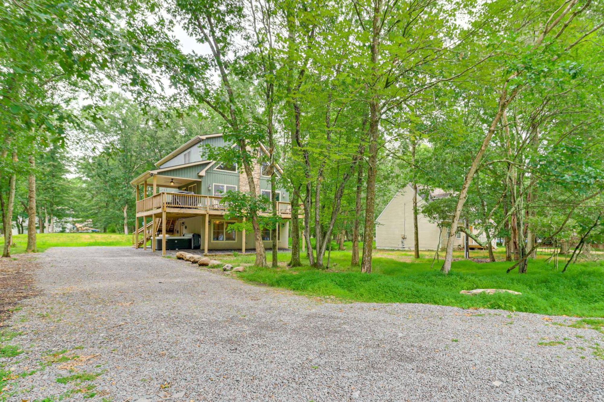 Willa Spacious Pocono Cabin Games, Hot Tub, Lake Access Albrightsville Zewnętrze zdjęcie