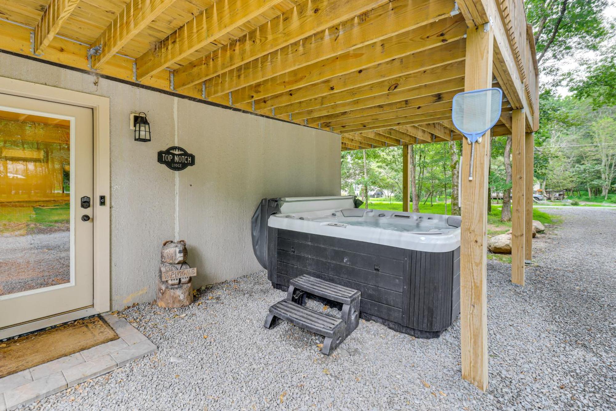 Willa Spacious Pocono Cabin Games, Hot Tub, Lake Access Albrightsville Zewnętrze zdjęcie